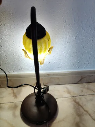 Lámpara de mesa vintage metal y cristal