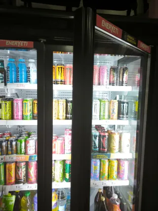 Nevera expositora 3 puertas con luz