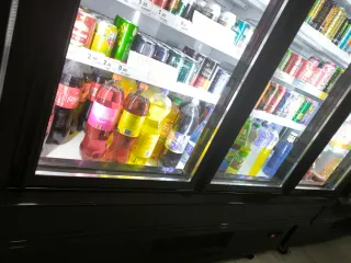 Nevera expositora 3 puertas con luz