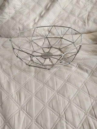 Frutero Geométrico Metálico Plateado