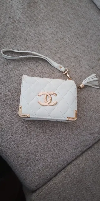 Bolso de mano Chanel blanco y dorado