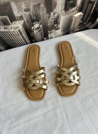 Sandalias doradas mujer