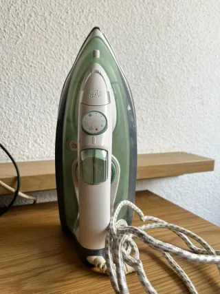 Plancha de ropa Taurus Artica + Tabla de planchar