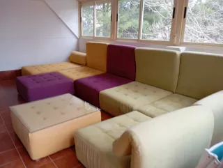 Sofá modular tela morado y amarillo