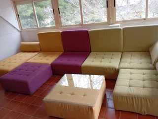 Sofá modular tela morado y amarillo