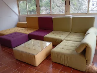 Sofá modular tela morado y amarillo