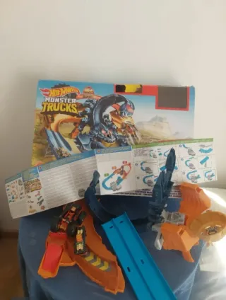 Hot Wheels Pista Monster Trucks Escorpión
