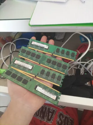 4x Módulos RAM Hynix 1GB DDR2 PC2-5300