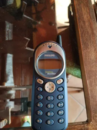 Lote móviles antiguos Motorola y Philips