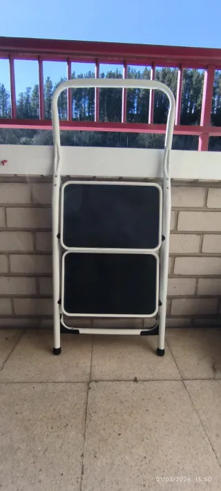 Escalera plegable 2 peldaños.