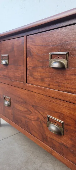 Mueble rústico de madera