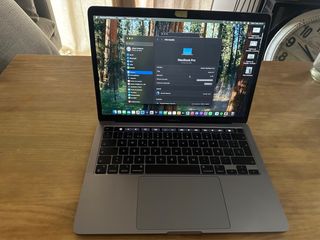 MacBook Pro 2020 M1 Plata. Con touch bar