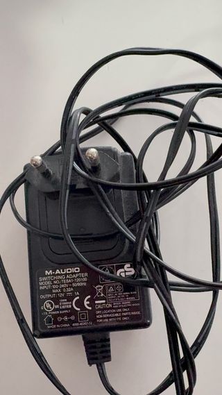 Adaptador M-Audio TESA1-120100 12V 1A