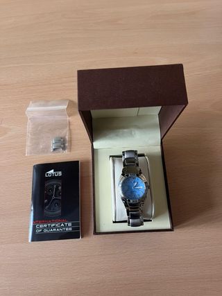 Reloj Lotus Azul Claro y Plateado