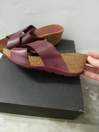 Sandalias de mujer moradas Piel Marca Yokono