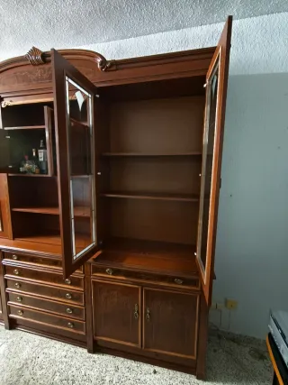 Regalo mueble salón antiguo madera y cristal