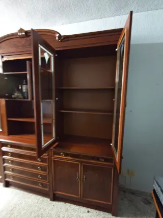 Regalo mueble salón antiguo madera y cristal