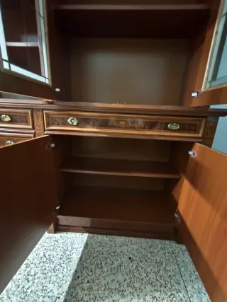 Regalo mueble salón antiguo madera y cristal