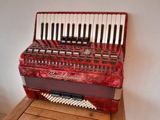 Accordione Royal Standard 80 bassi