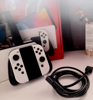 Nintendo Switch OLED Blanca y Negra