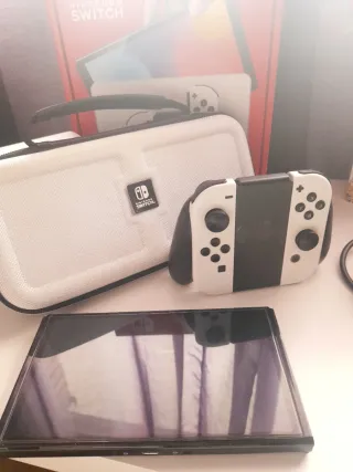 Nintendo Switch OLED Blanca y Negra