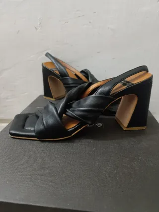 Sandalias tacón Angel Alarcón. Piel negra