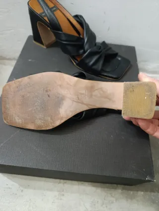 Sandalias tacón Angel Alarcón. Piel negra