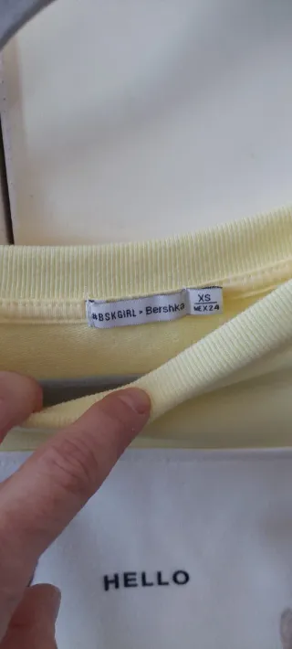 Sudadera amarilla Bershka con gatito