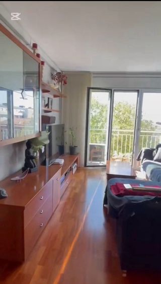 Moble menjador amb prestatgeria i vitrina