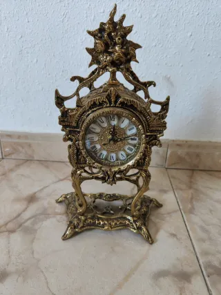 Reloj de sobremesa antiguo de bronce