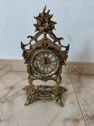 Reloj de sobremesa antiguo de bronce