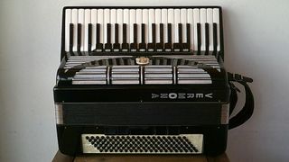 Accordeon Vermona 120 bassi 4 voci