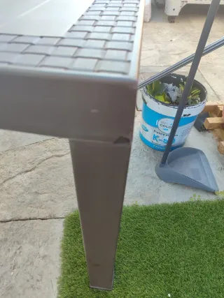 Mesa de exterior marrón