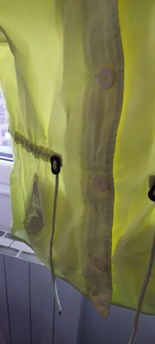 Parka Stradivarius amarilla