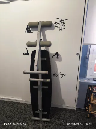 Banco de abdominales y ejercicios