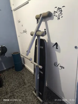 Banco de abdominales y ejercicios