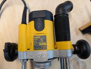 Fresadora DeWalt DW621 1100W