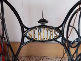 Máquina de coser antigua Veritas