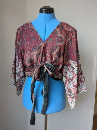 Kimono estampado y bordado talla única