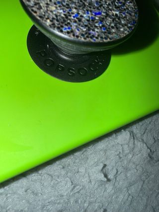 Funda verde con PopSocket iphone 14 pro max