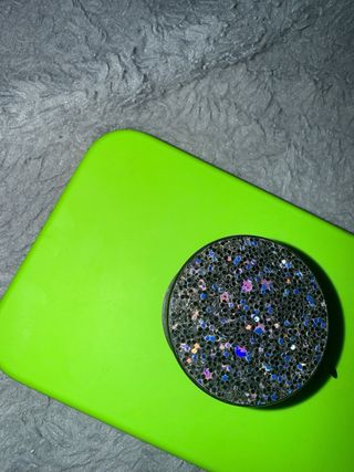 Funda verde con PopSocket iphone 14 pro max