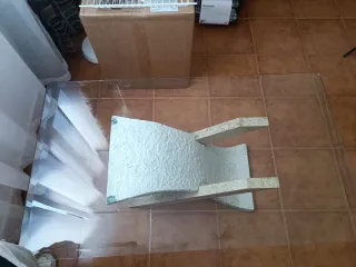 Mesa cristal con pie de piedra