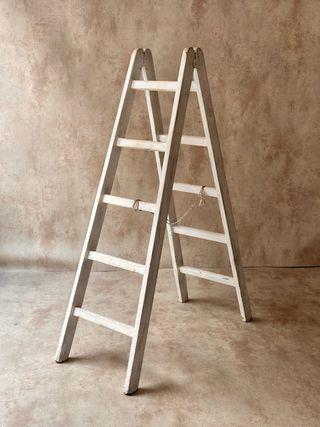 Escalera de pintor madera blanca