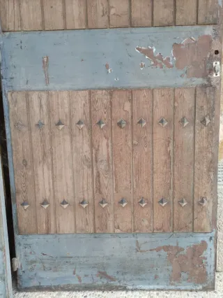 Juego de 2 portones antiguos rústicos.