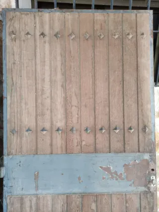 Juego de 2 portones antiguos rústicos.