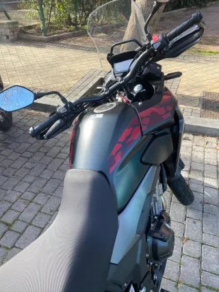 Honda CB500X Negra y Roja