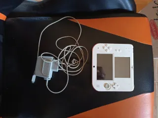 Nintendo 2DS Bianca e Rossa (schermo non funziona)