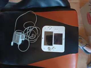 Nintendo 2DS Bianca e Rossa (schermo non funziona)