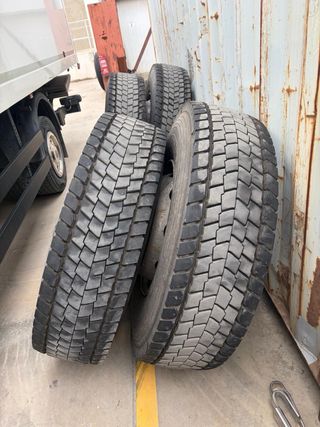 Neumático Goodyear 315/80 R22.5 con llanta