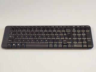 Teclado Logitech K220 Inalámbrico + Receptor USB